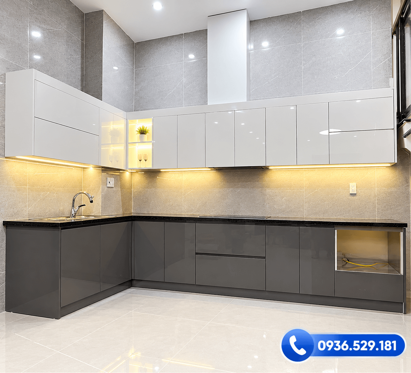Tủ bếp nhôm kính màu chữ L