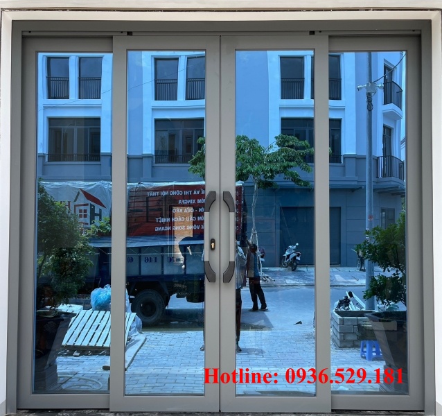 cửa trượt quay nhôm kính