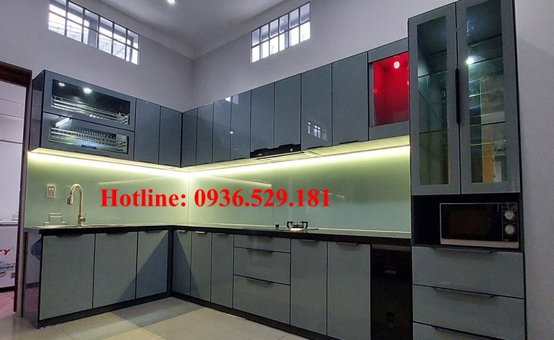 tủ bếp nhôm kính