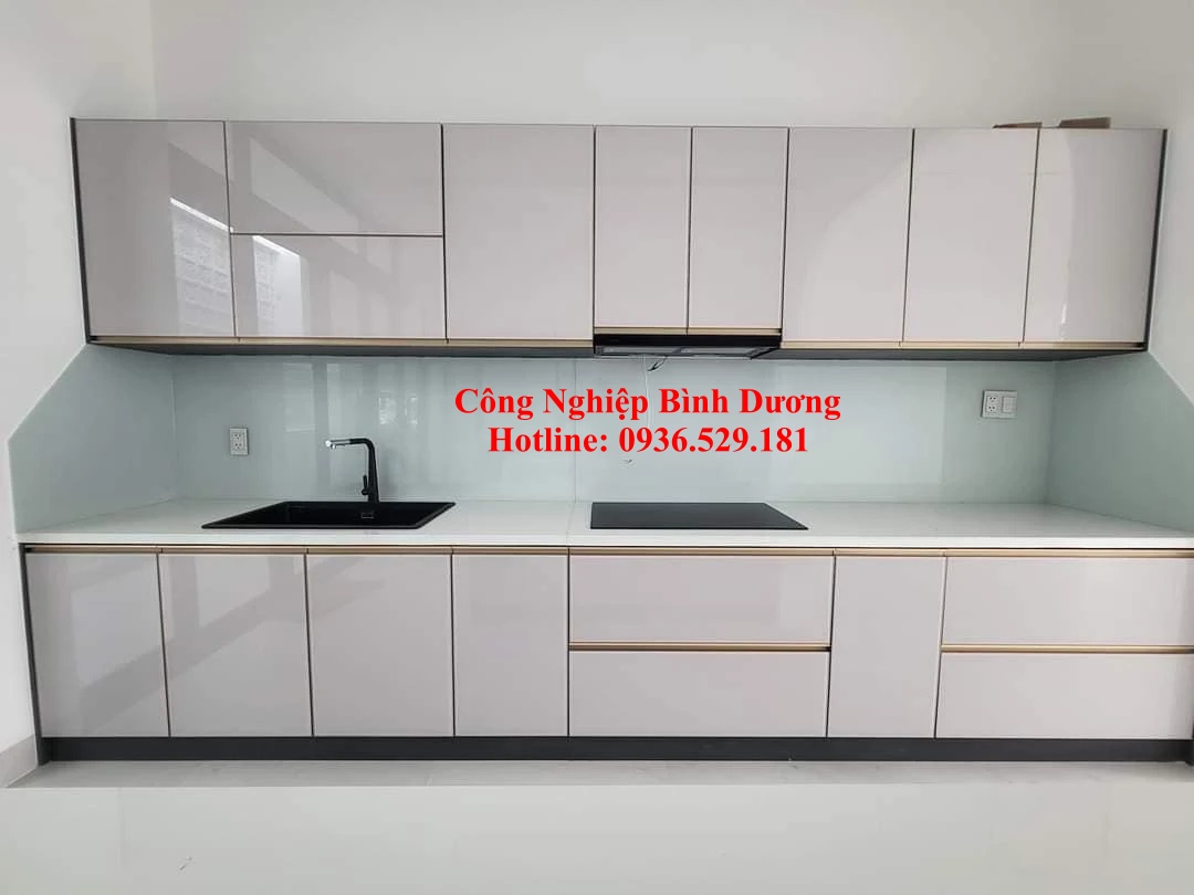 tủ bếp nhôm kính chữ i 
