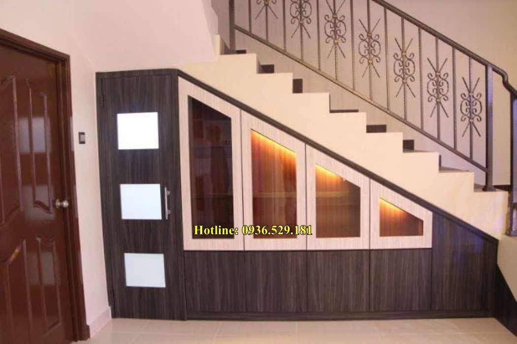 tủ gầm cầu thang nhôm kính 
