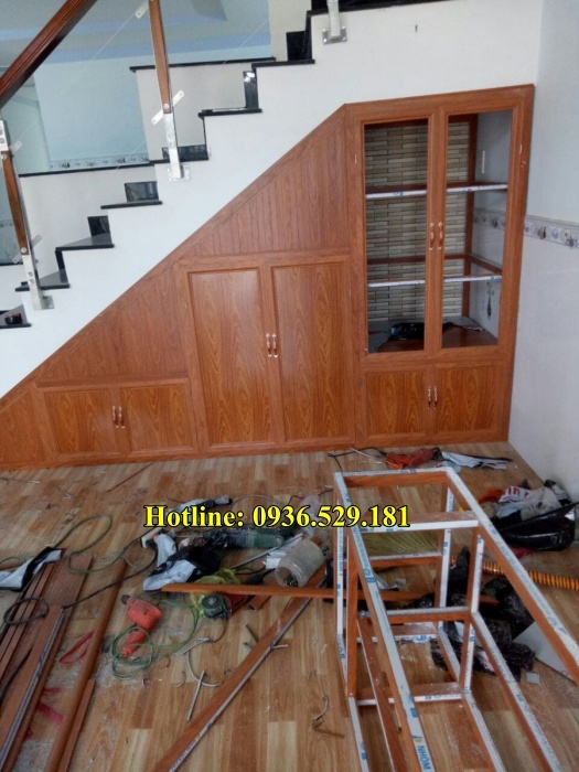 Tủ gầm cầu thang nhôm kính 